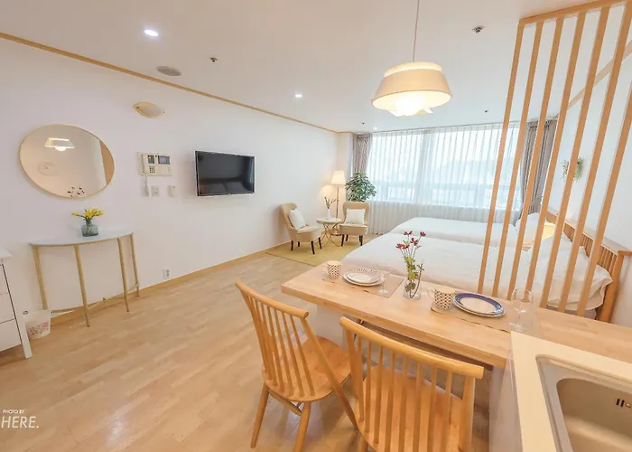 Lovely Hongik Univ Stn Vol 24 Apartment